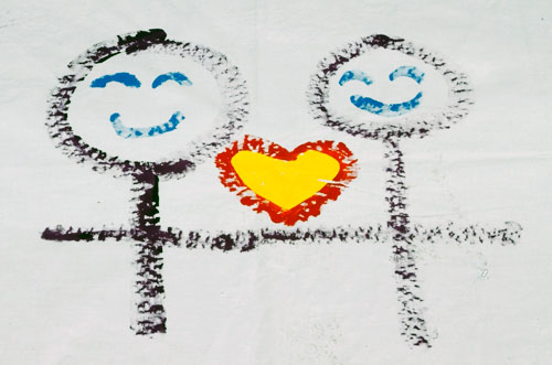 '제6회 퀴어문화축제 무지개 2005' 참가자가 그린 그림. 동성 간의 사랑을 나타내고 있다.